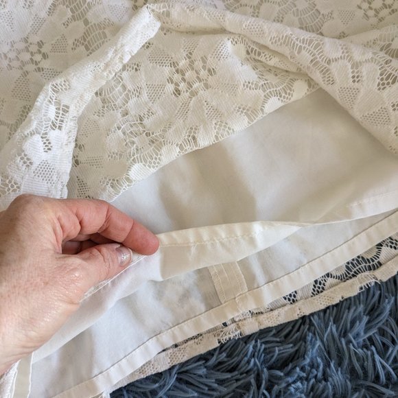 Adorable white lace top shop dress - Picture 5 of 11